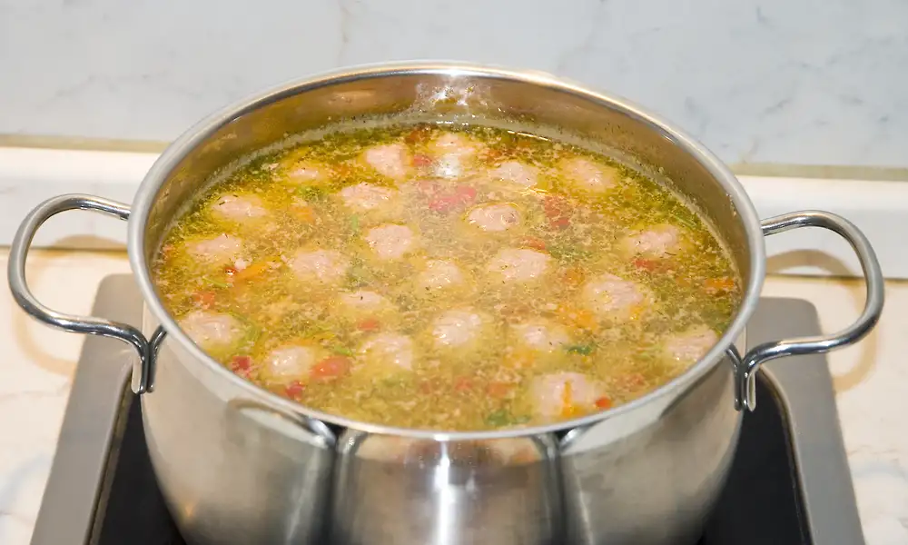 Siskonmakkarakeitto