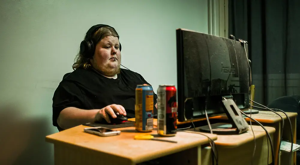 Logged in : Neljän seinän sisällä
