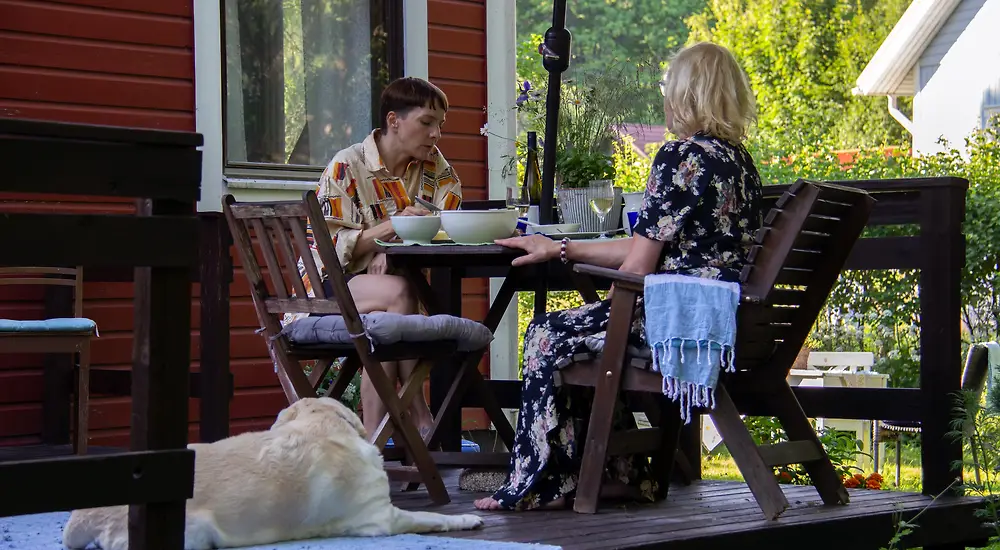 Yökylässä Maria Veitola
