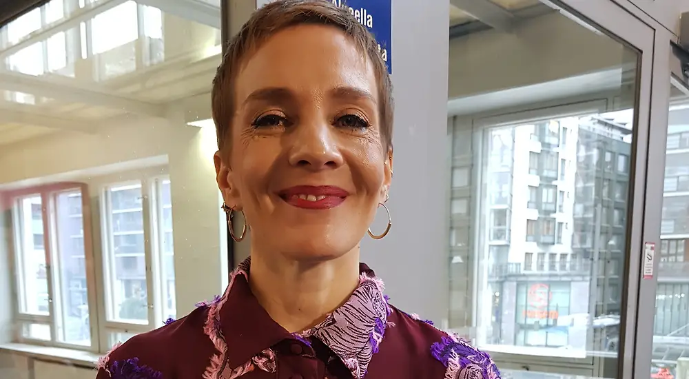 Yökylässä Maria Veitola