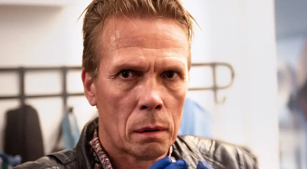 Pahan väri