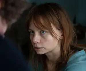 Tykästyitkö Myrskyluodon Maijan näyttelijään? Amanda Jansson loistaa tässä tv-sarjassa!