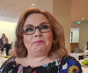 Nina Mikkonen on kyllä sitkeä nainen, oikea sisupussi - Tunnustautuu aikamoiseksi romantikoksi