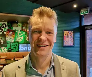 Oho! Kohu-eroaja Toni Nieminen treffeillä - Varsin erikoinen yksityiskohta pistää silmään...