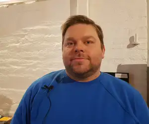Paperimiehestä näyttelijäksi - Mikko Töyssy ja epätavallinen tarina
