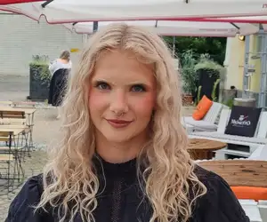 Pinja Sanaksenaho laukoo terävää tekstiä Erikoisjoukoista:
