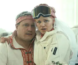 TV-ensi-ilta: Skimbagirls - Hulvaton komedia naisille - Alastonta Samuli Edelmannia mittava määrä!