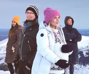 Unelmoitko asumisesta ja elämisestä Lapissa? Jos näin on, tämä tv-sarja kannattaa katsoa!